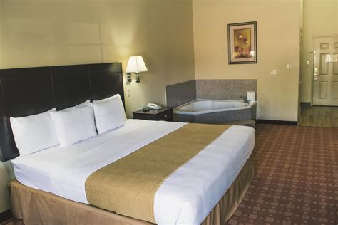 wyndham hotels alice tx.